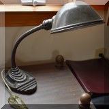 DL41. Vintage clamshell lamp.